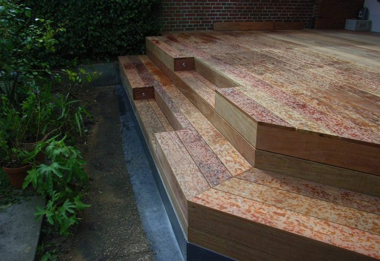 Holzterrasse