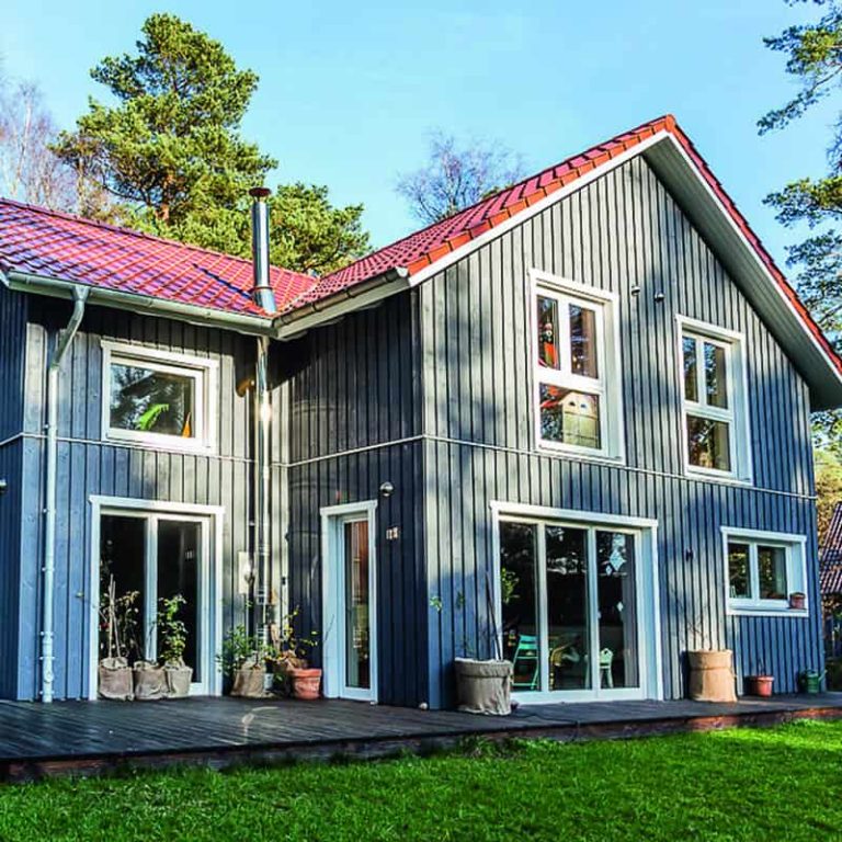 Zimmerei Raid Massivholzhaus im Schwedenstil