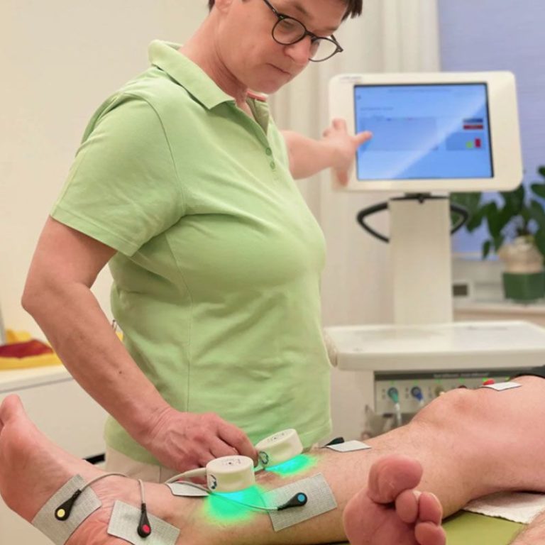 Dr. rer. medic. Sabine Baumgart am Patienten
