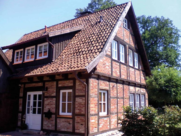 Fachwerkhaus mit neuen Fenstern