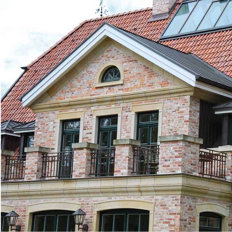Grüne Holzfenster